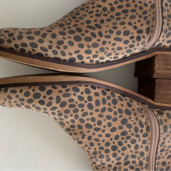Let’s See Style Leopard Print Leather Ankle Boot. sz. 6 - Picture 3 of 8